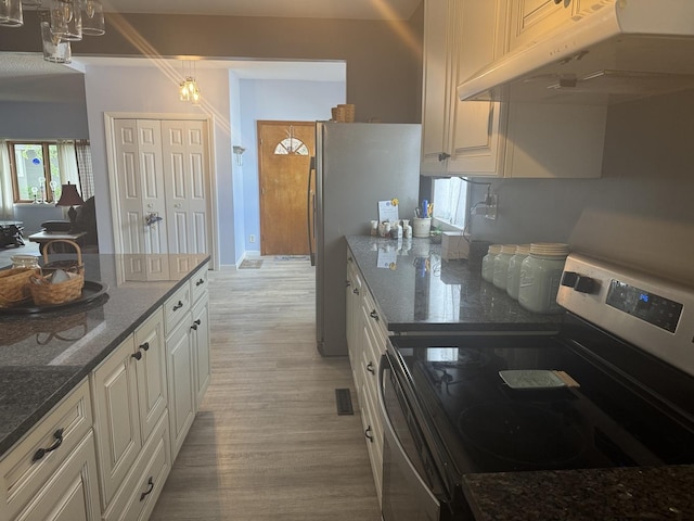 600 W White St, Clinton, IL 61727 - kitchen with stainless steel appliances, under cabinet range hood, light wood-style floors, and white cabinets
