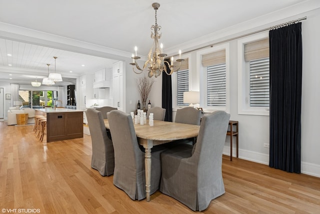 823 W George St Unit 1, Chicago, IL 60657 - dining area featuring a chandelier, light wood-style floors, ornamental molding, and recessed lighting