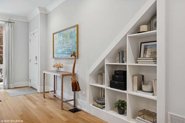 823 W George St Unit 1, Chicago, IL 60657 - foyer entrance with wood finished floors and baseboards