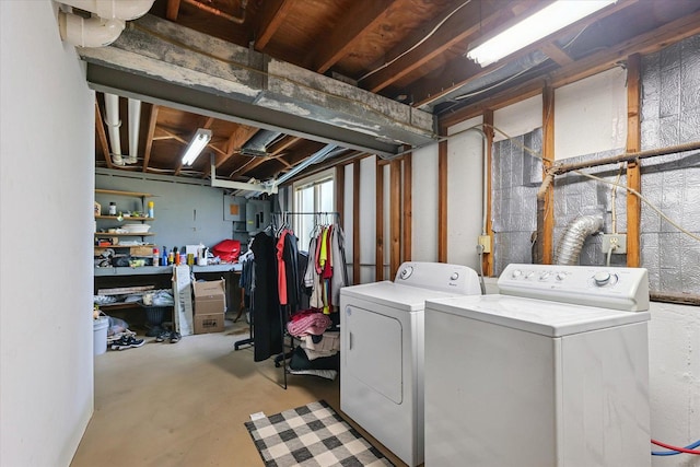 1565 S Pointe Dr, Rantoul, IL 61866 - laundry room with washing machine and dryer