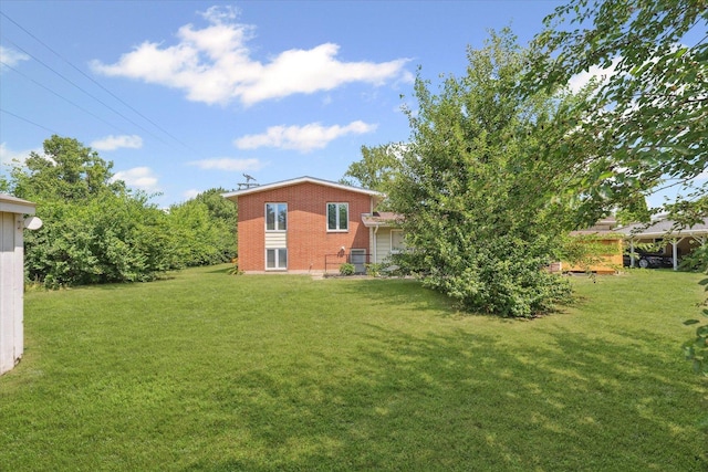 1565 S Pointe Dr, Rantoul, IL 61866 - view of grassy yard