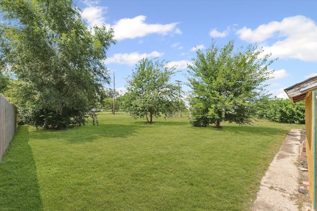 1565 S Pointe Dr, Rantoul, IL 61866 - view of yard