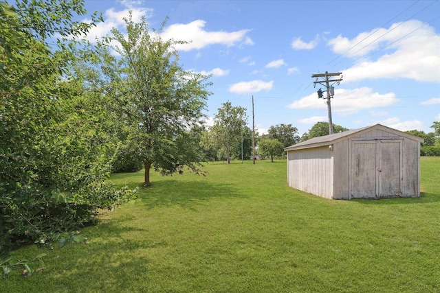 1565 S Pointe Dr, Rantoul, IL 61866 - view of green lawn featuring a shed