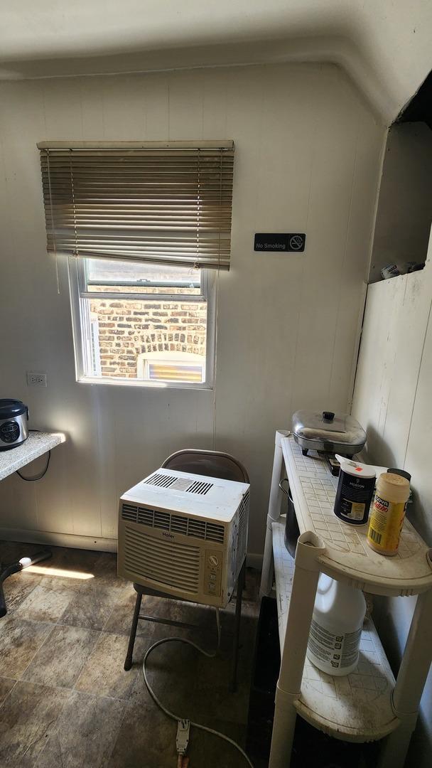 5234 W 25th Pl, Cicero, IL 60804 - bathroom featuring vaulted ceiling and stone finish flooring