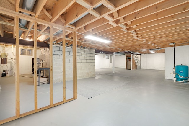 22W672 Elmwood Dr, Glen Ellyn, IL 60137 - unfinished below grade area featuring a water pressure tank