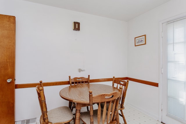 3628 N Oconto Ave, Chicago, IL 60634 - dining area featuring light floors and baseboards