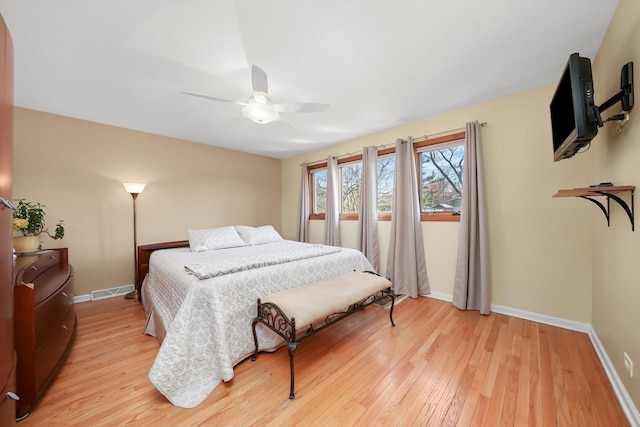 905 W Palm Dr, Mount Prospect, IL 60056 - bedroom with light wood-style flooring and ceiling fan