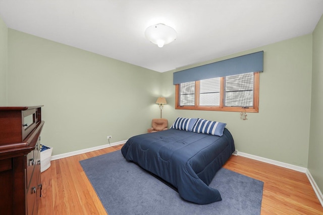 905 W Palm Dr, Mount Prospect, IL 60056 - bedroom with light wood finished floors and baseboards