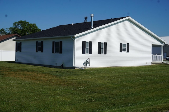 back of house featuring a lawn