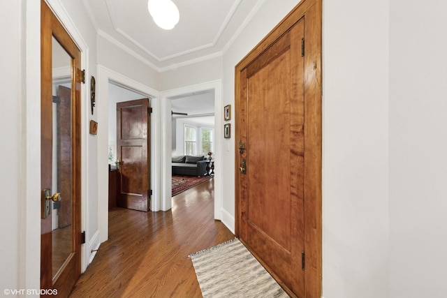 5308 N Glenwood Ave Unit 3N, Chicago, IL 60640 - entryway with wood finished floors and crown molding