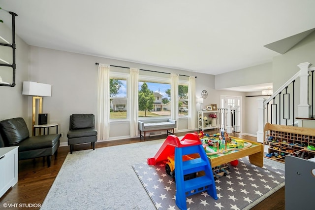 1426 E Kenilworth Ave, Palatine, IL 60074 - recreation room with wood finished floors and baseboards