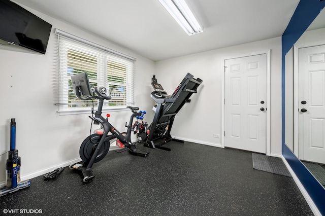 1426 E Kenilworth Ave, Palatine, IL 60074 - exercise room with baseboards