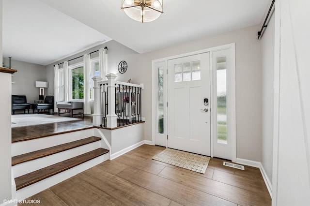 1426 E Kenilworth Ave, Palatine, IL 60074 - entryway featuring wood finished floors and baseboards