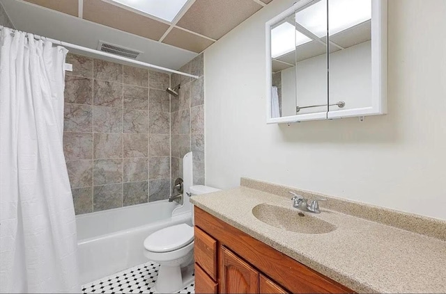 2049 Berkshire Cir Unit D, Carpentersville, IL 60110 - bathroom featuring shower / bathtub combination with curtain and vanity