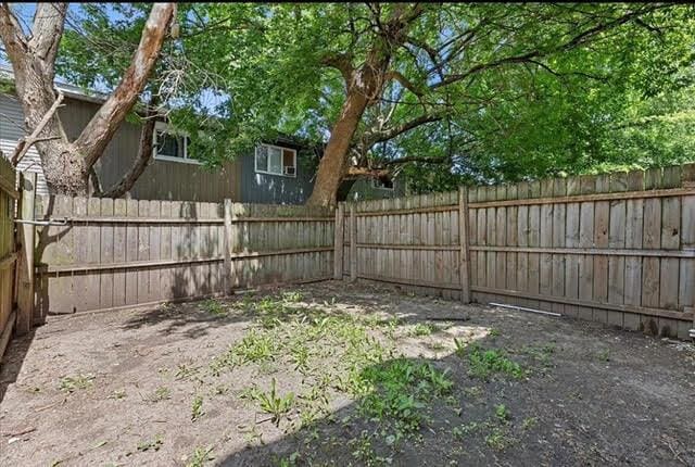 2049 Berkshire Cir Unit D, Carpentersville, IL 60110 - view of yard