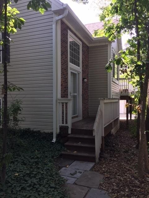 301 W Treehouse Ln, Round Lake, IL 60073 - photo 2