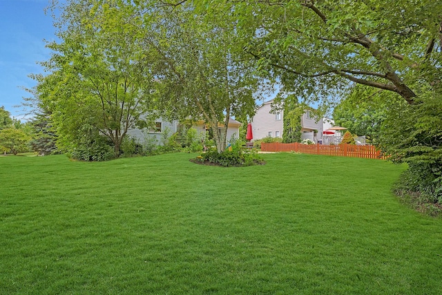 710 Cimarron Dr, Cary, IL 60013 - view of yard