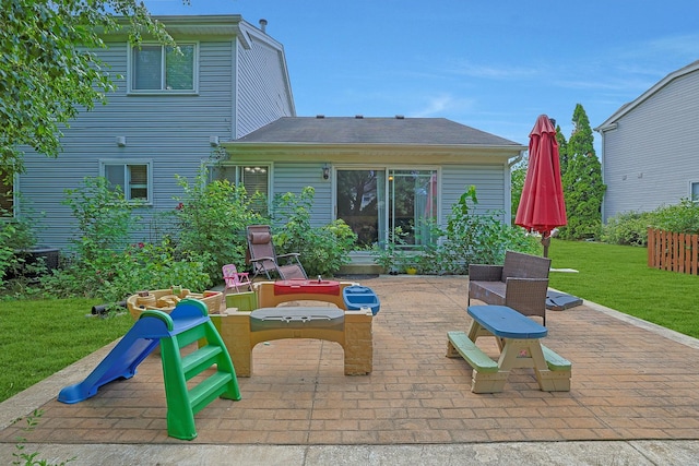 710 Cimarron Dr, Cary, IL 60013 - view of patio / terrace