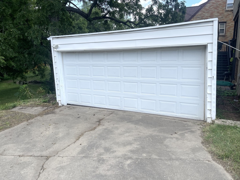 314 Peru St, Peru, IL 61354 - view of garage