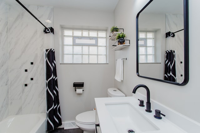 5246 N Mason Ave, Chicago, IL 60630 - full bath featuring vanity and shower / bathtub combination with curtain
