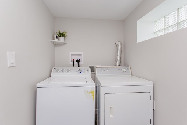 5246 N Mason Ave, Chicago, IL 60630 - laundry area with separate washer and dryer