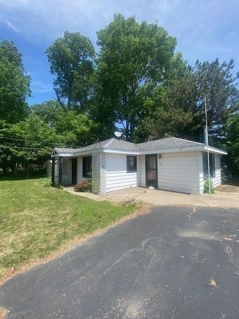 143 Eagle Point Rd, Fox Lake, IL 60020 - view of garage