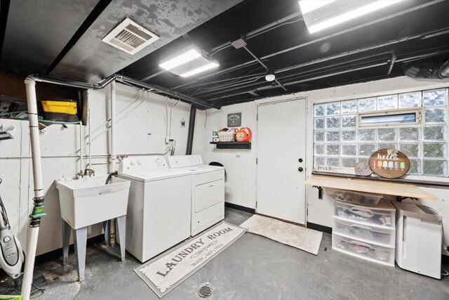 9912 S Kolmar Ave, Oak Lawn, IL 60453 - laundry area featuring washer and clothes dryer