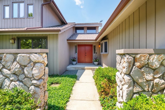 530 Sunnyside Ave, Gurnee, IL 60031 - doorway to property featuring a shingled roof and stone siding