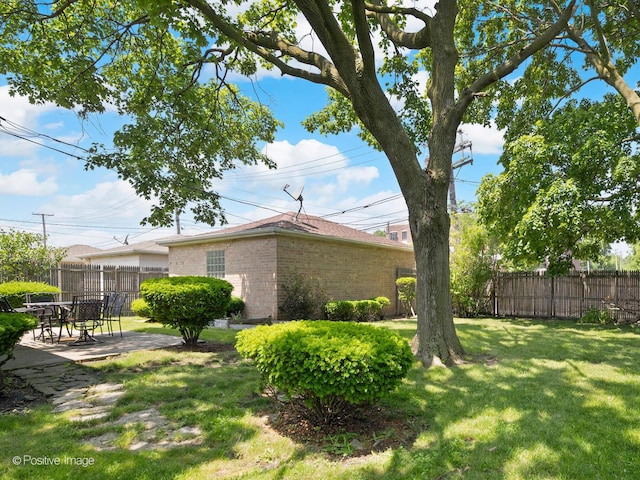 3318 Wilder St, Skokie, IL 60076 - view of yard with a patio