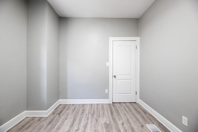 8510 S Blackstone Ave, Chicago, IL 60619 - empty room featuring light wood-style flooring and baseboards