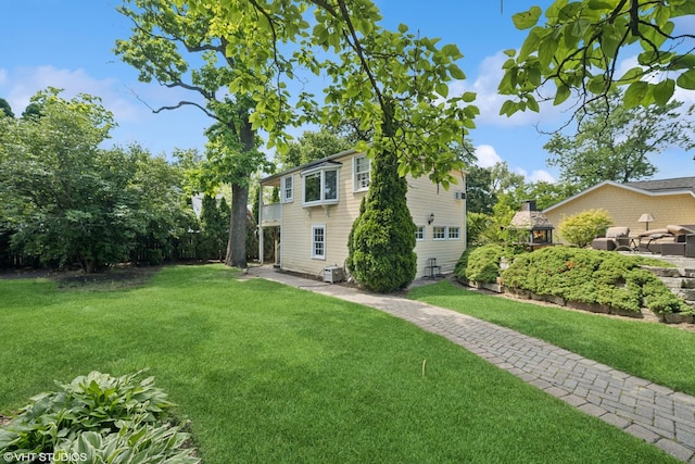 691 Lake Ave, Crystal Lake, IL 60014 - view of grassy yard