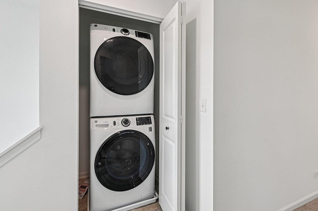 30W003 Brayman Ct, Warrenville, IL 60563 - laundry area featuring estacked washer and dryer and baseboards