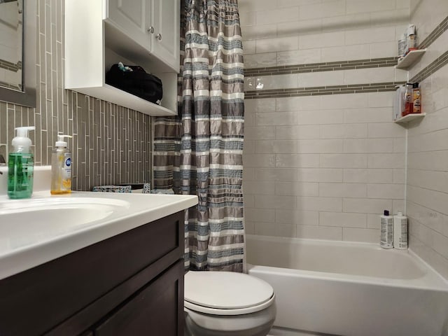 543 Norman Rd Unit 543, Bolingbrook, IL 60440 - full bath featuring vanity, shower / tub combo with curtain, and backsplash