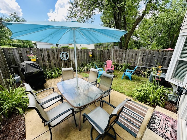 543 Norman Rd Unit 543, Bolingbrook, IL 60440 - fenced backyard with outdoor dining area