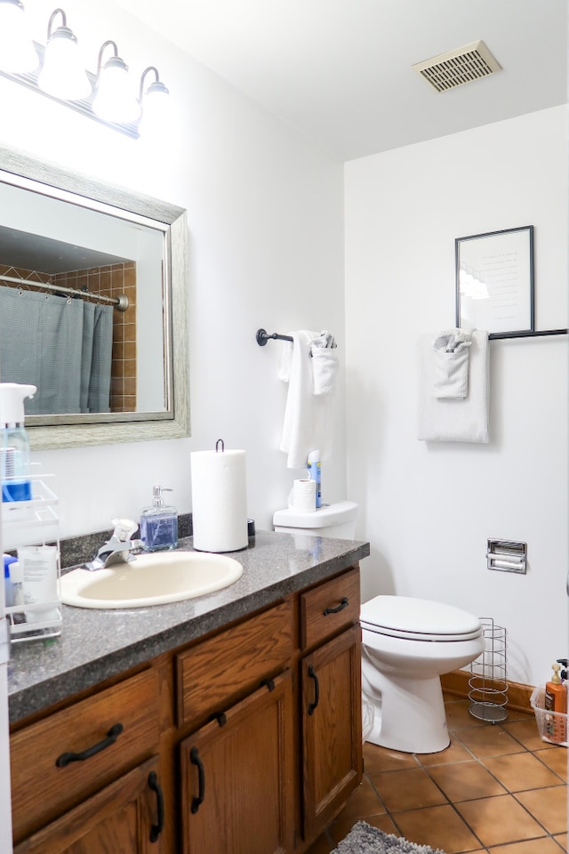2545 N 72nd Ct Unit 4, Elmwood Park, IL 60707 - full bath featuring vanity, tile patterned flooring, and a shower with shower curtain