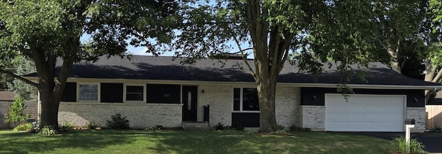 1016 W Blackhawk Dr, Byron, IL 61010 - photo 1