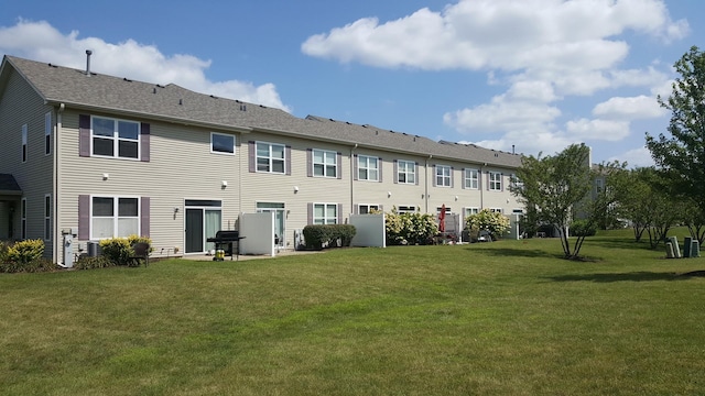 371 Mcgrath Dr, Oswego, IL 60543 - rear view of property featuring a lawn