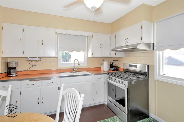 7117 W 82nd Pl, Burbank, IL 60459 - kitchen with gas stove, under cabinet range hood, white cabinets, and backsplash