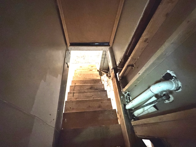 10007 S Hoxie Ave, Chicago, IL 60617 - view of stairs