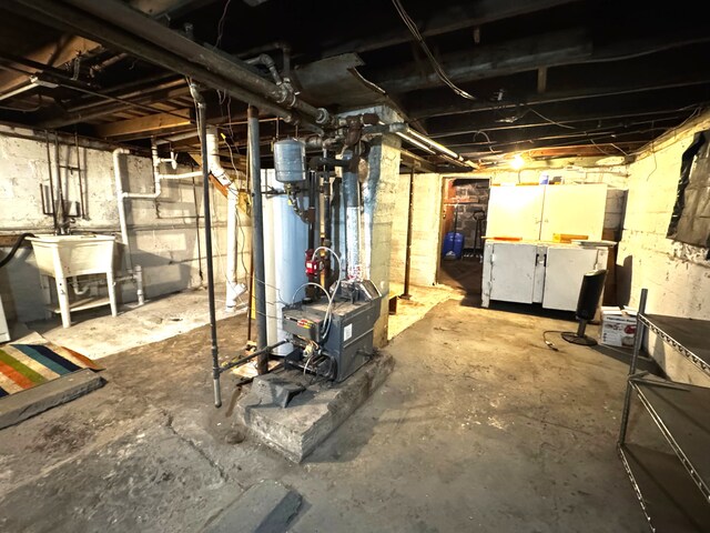 10007 S Hoxie Ave, Chicago, IL 60617 - unfinished basement featuring water heater