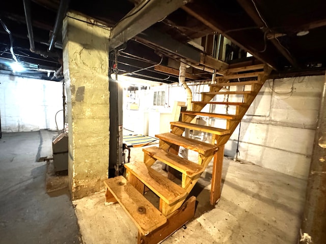 10007 S Hoxie Ave, Chicago, IL 60617 - basement with stairs