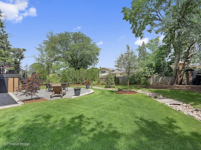 849 Cramer Ct, Willowbrook, IL 60527 - fenced backyard with a patio