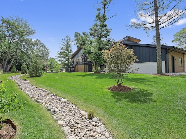849 Cramer Ct, Willowbrook, IL 60527 - view of grassy yard featuring stairs