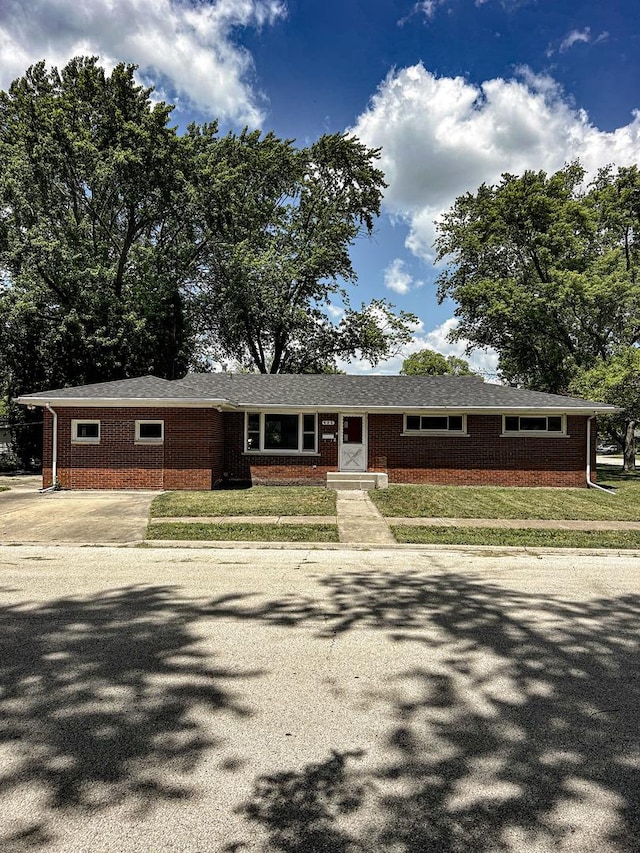 425 W Donald St, Kankakee, IL 60901 - ranch-style house with brick siding, a front lawn, and concrete driveway
