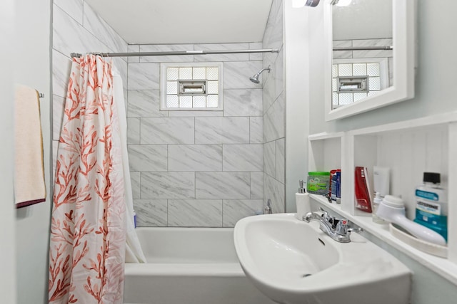 637/639 E Wilson St, Batavia, IL 60510 - full bath featuring a sink and shower / tub combo