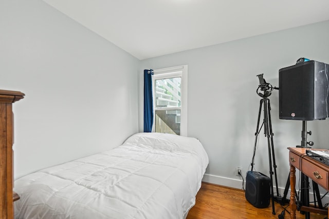 637/639 E Wilson St, Batavia, IL 60510 - bedroom featuring wood finished floors and lofted ceiling
