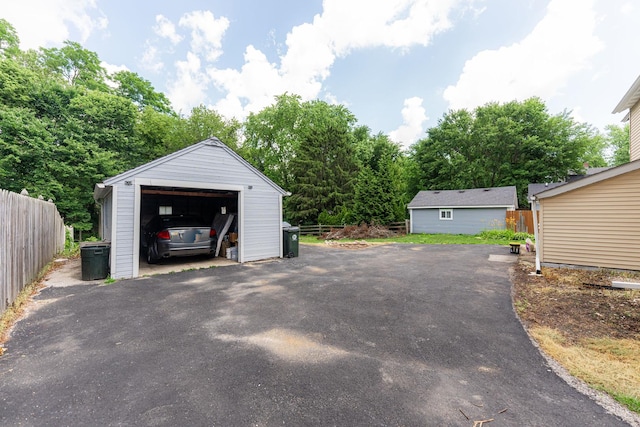 637/639 E Wilson St, Batavia, IL 60510 - detached garage with asphalt driveway