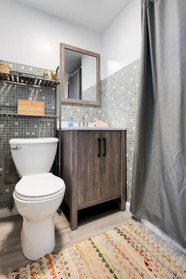 3S221 Sequoia Dr, Glen Ellyn, IL 60137 - full bathroom with tile walls and vanity