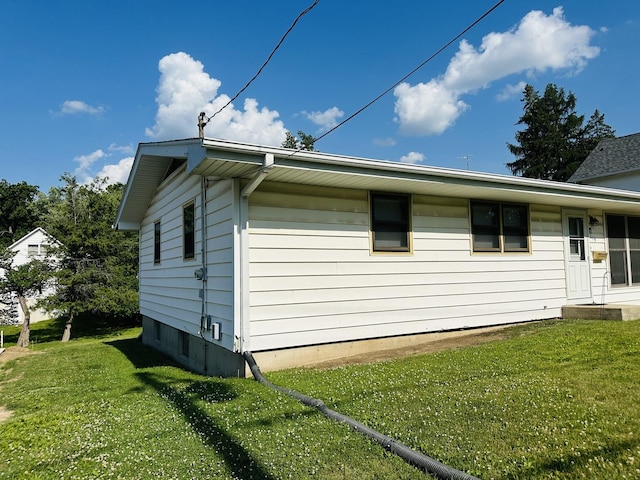 119 N Park Blvd, Freeport, IL 61032 - view of side of home featuring a lawn