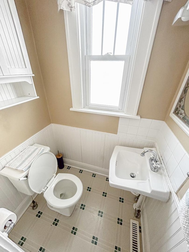 997 S Evergreen Ave, Kankakee, IL 60901 - half bath featuring toilet and wainscoting